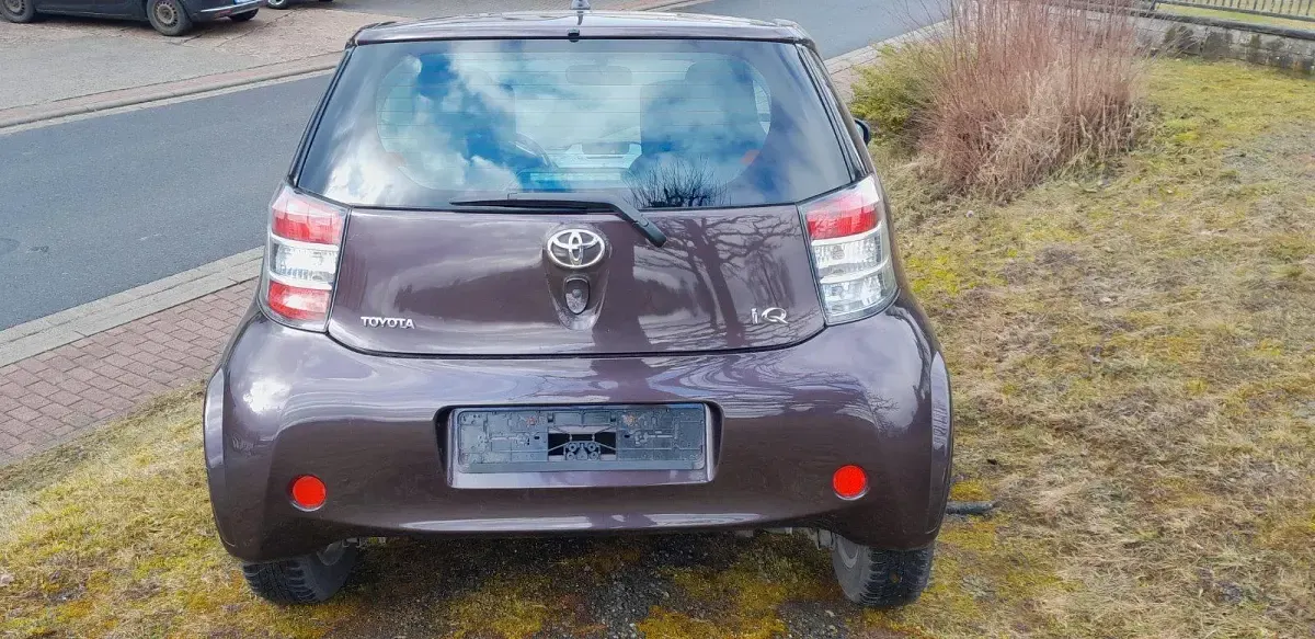 Gebraucht Toyota iQ 68 PS (50 kW) 2009 Violet Kleinwagen