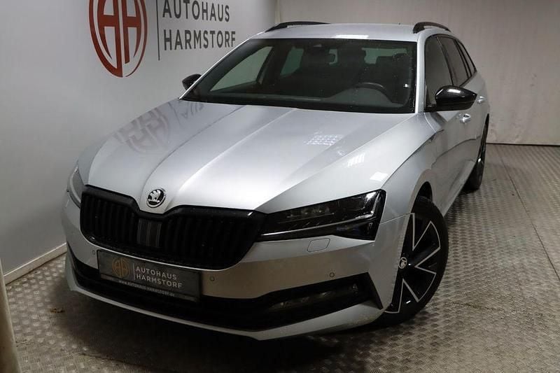 Silber Gebraucht 2023 Skoda Superb SportLine Kombi | 37.990 € (Superpreis) - Bild 1/4