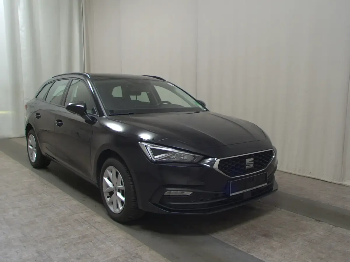 Używany Seat Leon Style 150 KM (110 kW) 2021 Czarny Kombi