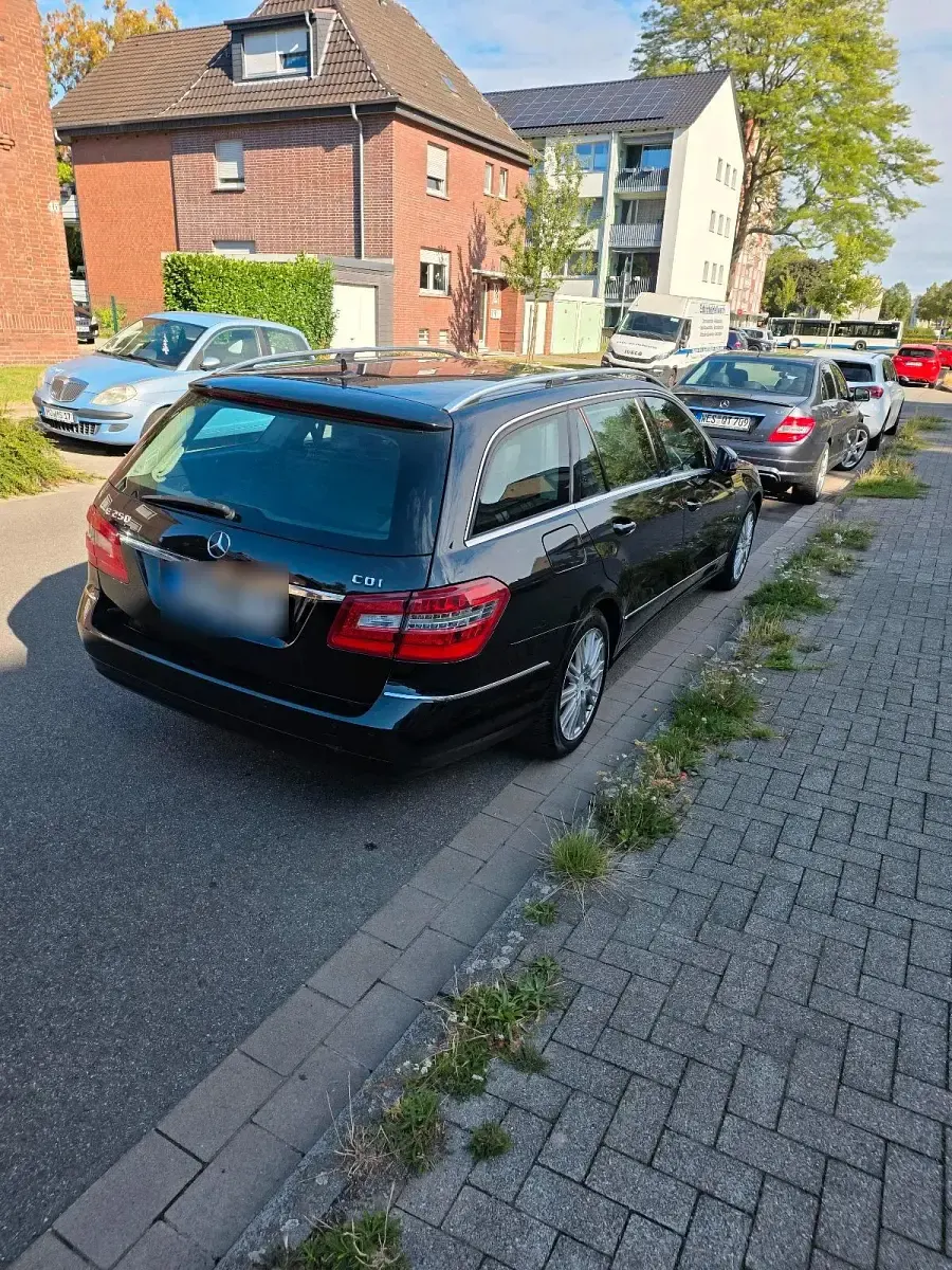 Gebraucht Mercedes E250 204 PS (150 kW) 2010 Schwarz Kombi