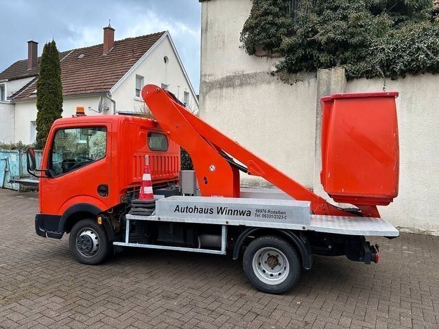 Gebraucht Nissan Cabstar 131 PS (96 kW) 2012 Orange (orange) Pickup
