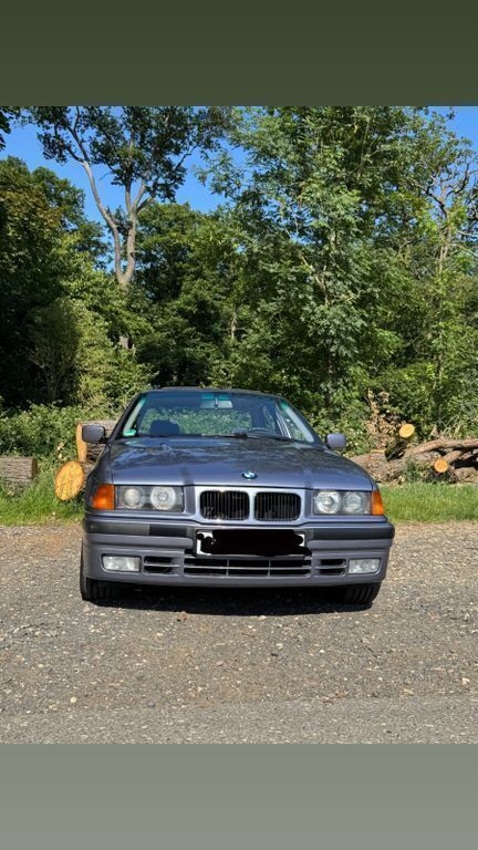 Violet Gebraucht 1993 BMW 320 Limousine | 4.600 € - Bild 1/4