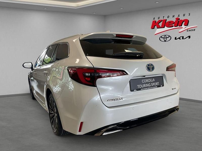 Neu Toyota Corolla 196 PS (144 kW) 2025 Platinum white Kombi
