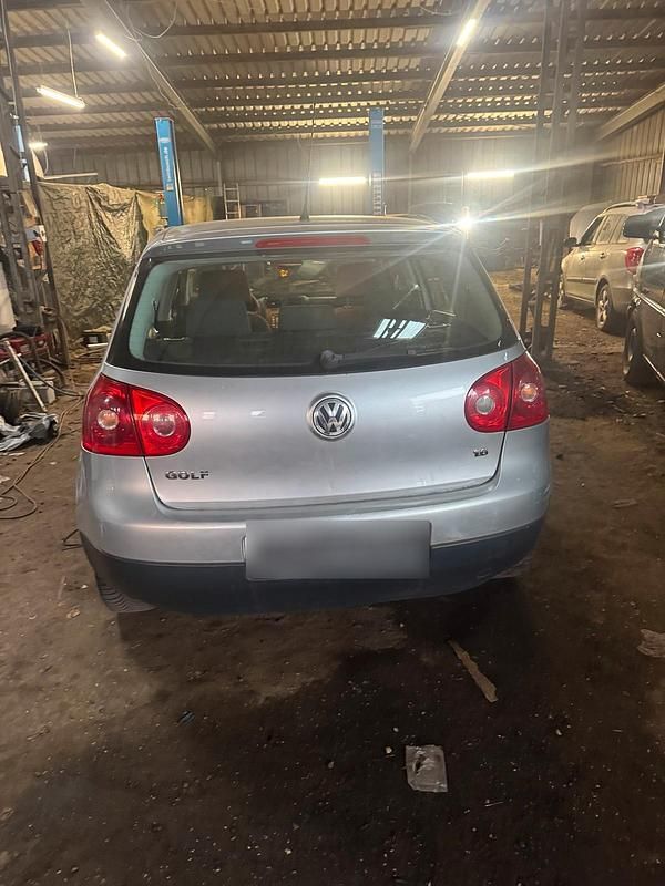 Gebraucht VW Golf IV 102 PS (75 kW) 2005 Silber Kleinwagen