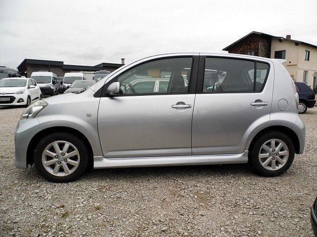 Silber Gebraucht 2008 Daihatsu Sirion Kleinwagen | 3.200 € (Guter Preis) - Bild 1/4