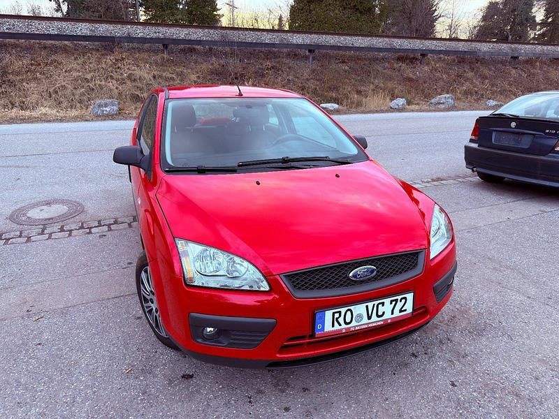 Gebraucht Ford Focus 80 PS (58 kW) 2005 Rot Kleinwagen