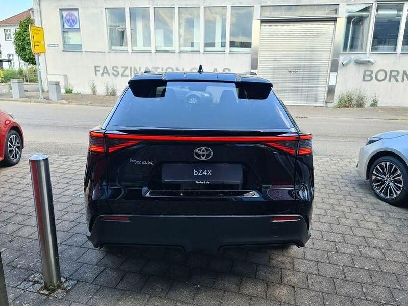 Gebraucht Toyota bZ4X Basis 150 kW (204 PS) 2023 Onxyschwarz SUV