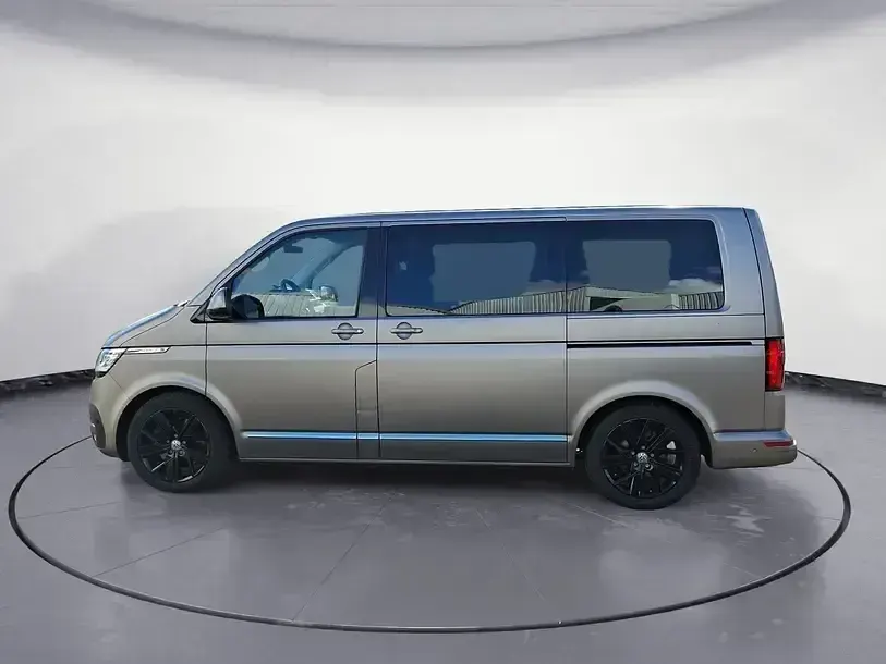 Używany VW Multivan Highline 204 KM (150 kW) 2023 Beżowy Minivan