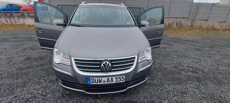 Grau Gebraucht 2009 VW Touran Highline Van / Kleinbus | 2.800 € (Guter Preis) - Bild 1/4
