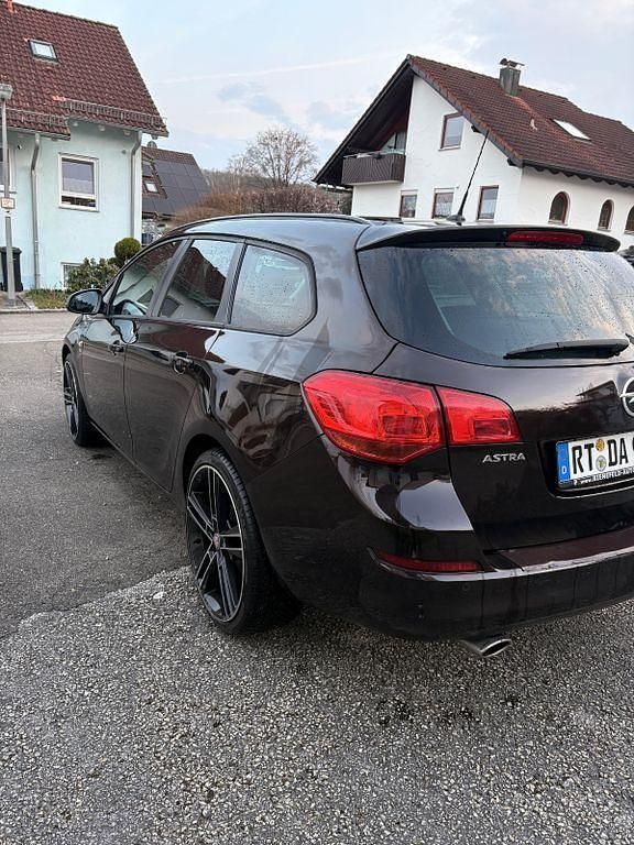 Gebraucht Opel Astra 140 PS (102 kW) 2012 Braun Kombi