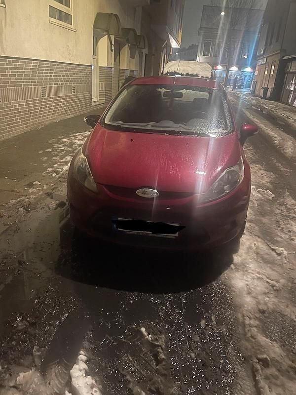 Rot Gebraucht 2009 Ford Fiesta Kleinwagen | 3.700 € (Fairer Preis) - Bild 1/3