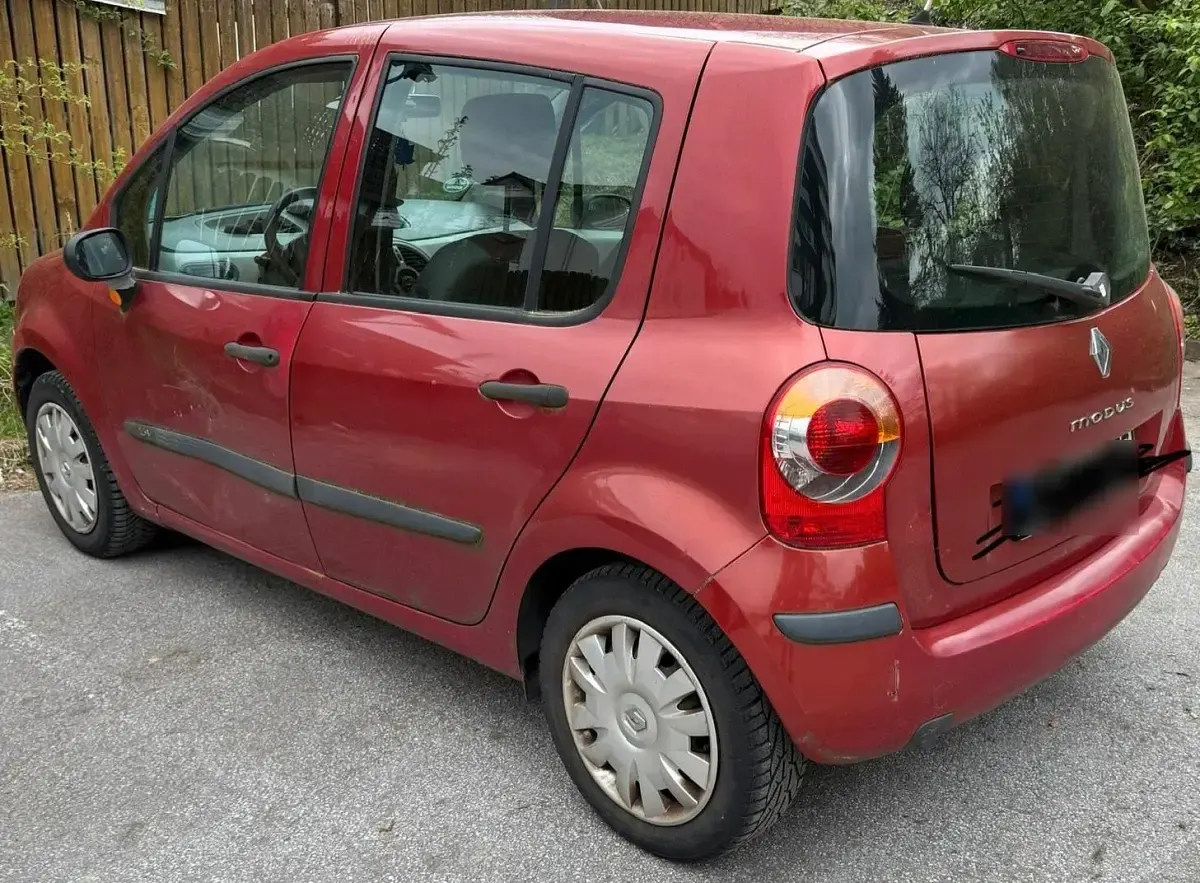 Używany Renault Modus 75 KM (55 kW) 2005 Czerwony Minivan