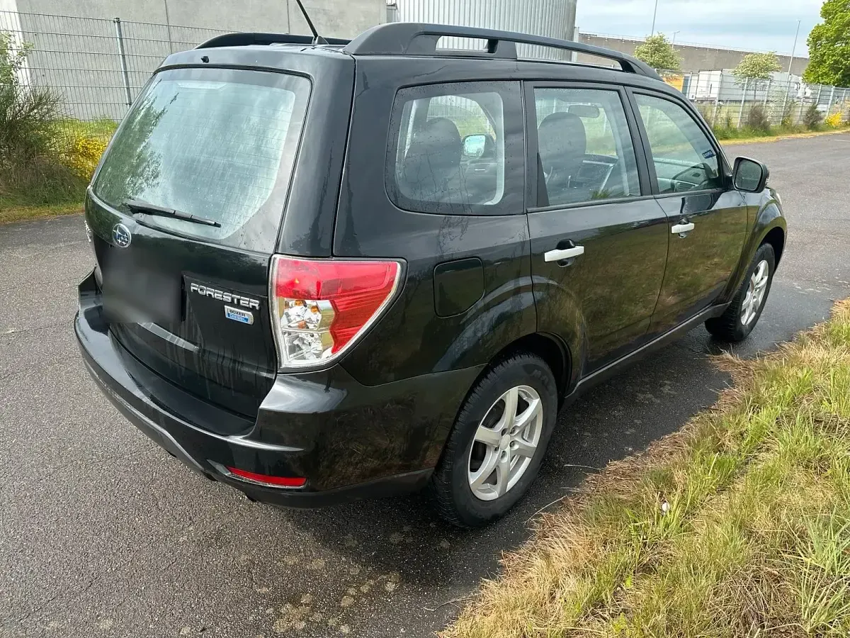 Käytetty Subaru Forester 147 HP (108 kW) 2013 Musta Katumaasturi