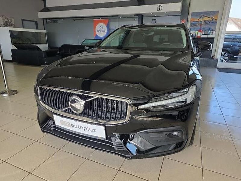 Gebraucht Volvo V60 Core 197 PS (144 kW) 2022 Schwarz Kombi