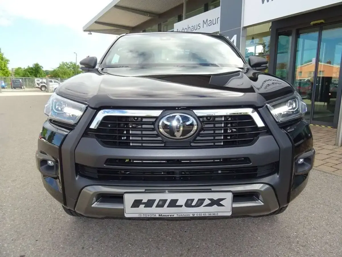 Neu Toyota HiLux Executive 204 PS (150 kW) 2026 Tiefschwarz mica metallic Pickup