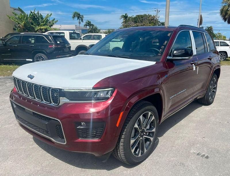 Rot Neu 2025 Jeep Grand Cherokee Overland SUV | 59.900 € (Etwas zu teuer) - Bild 1/4