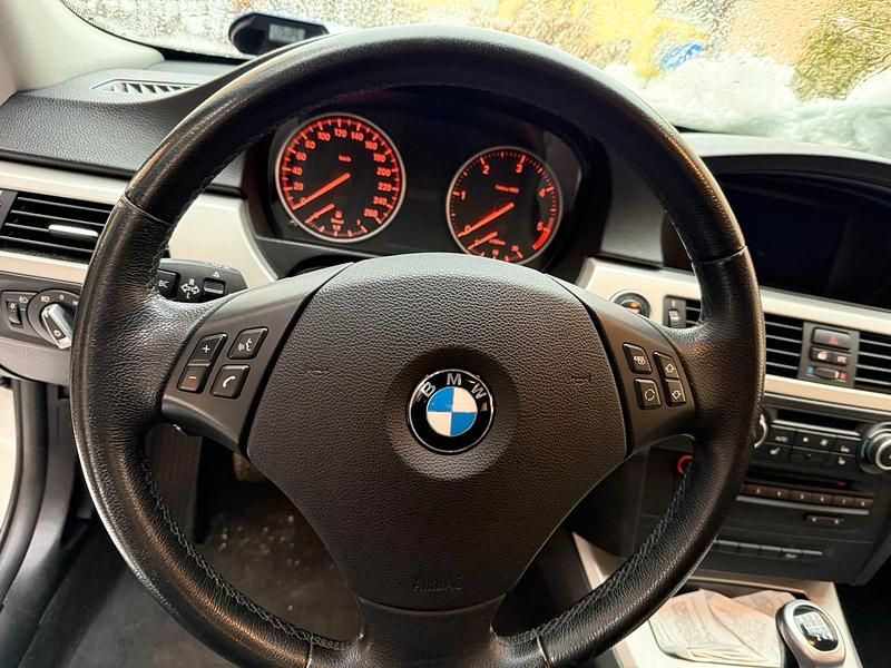 Gebraucht BMW 320 184 PS (135 kW) 2010 Weiß Kombi