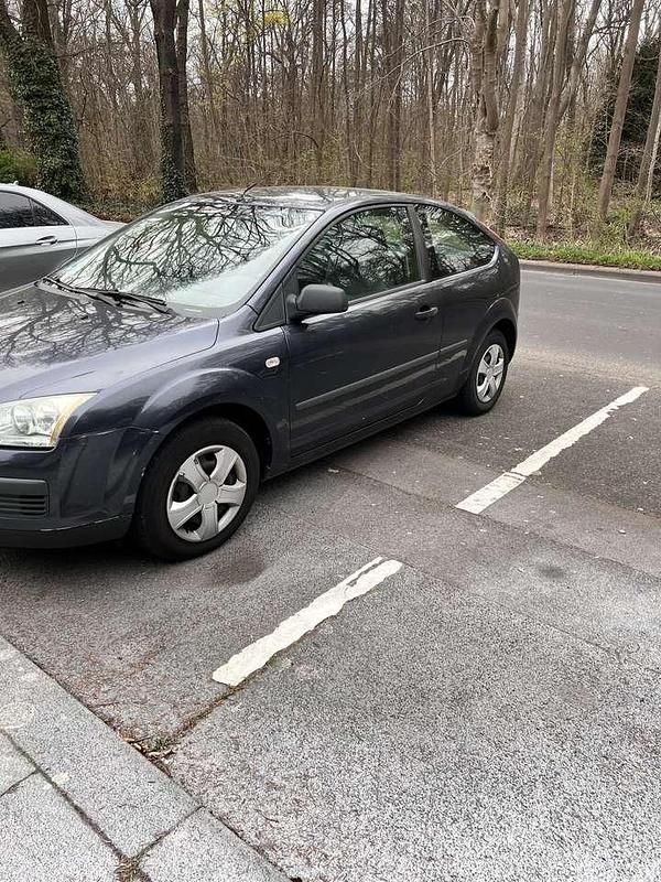 Gebraucht Ford Focus Ambiente 101 PS (74 kW) 2006 Grau Limousine