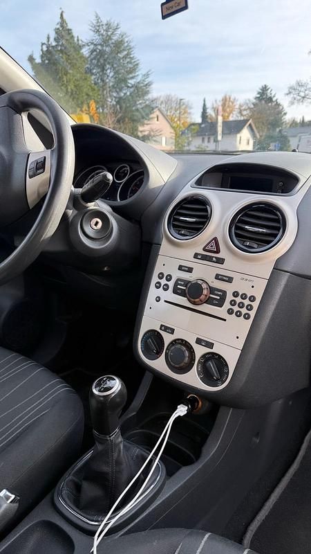 Silber Gebraucht 2007 Opel Corsa Kleinwagen | 1.300 € (Guter Preis) - Bild 1/4