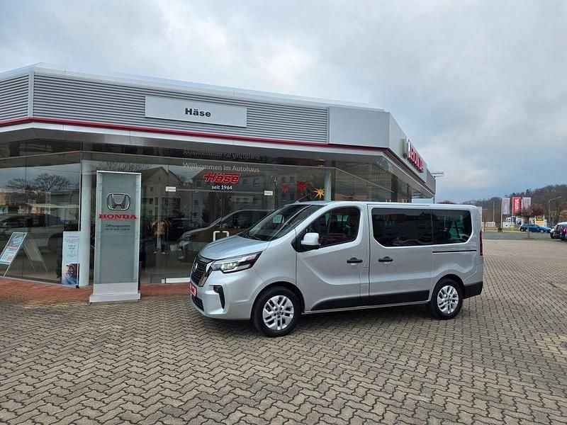 Silber Gebraucht 2024 Nissan Primastar Tekna Van / Kleinbus | 32.895 € (Superpreis) - Bild 1/4
