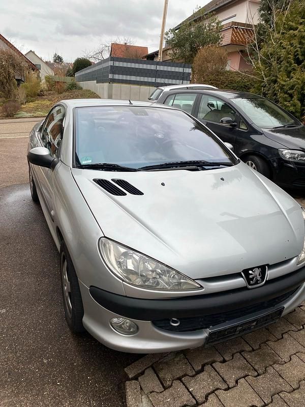 Gebraucht Peugeot 206 CC 109 PS (80 kW) 2002 Silber Cabrio