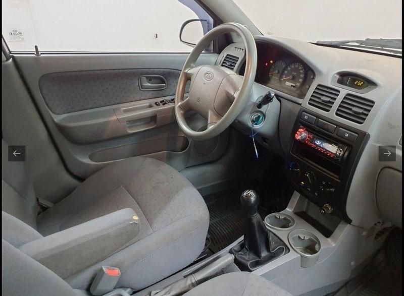 Gebraucht Kia Rio 97 PS (71 kW) 2002 Silber Limousine