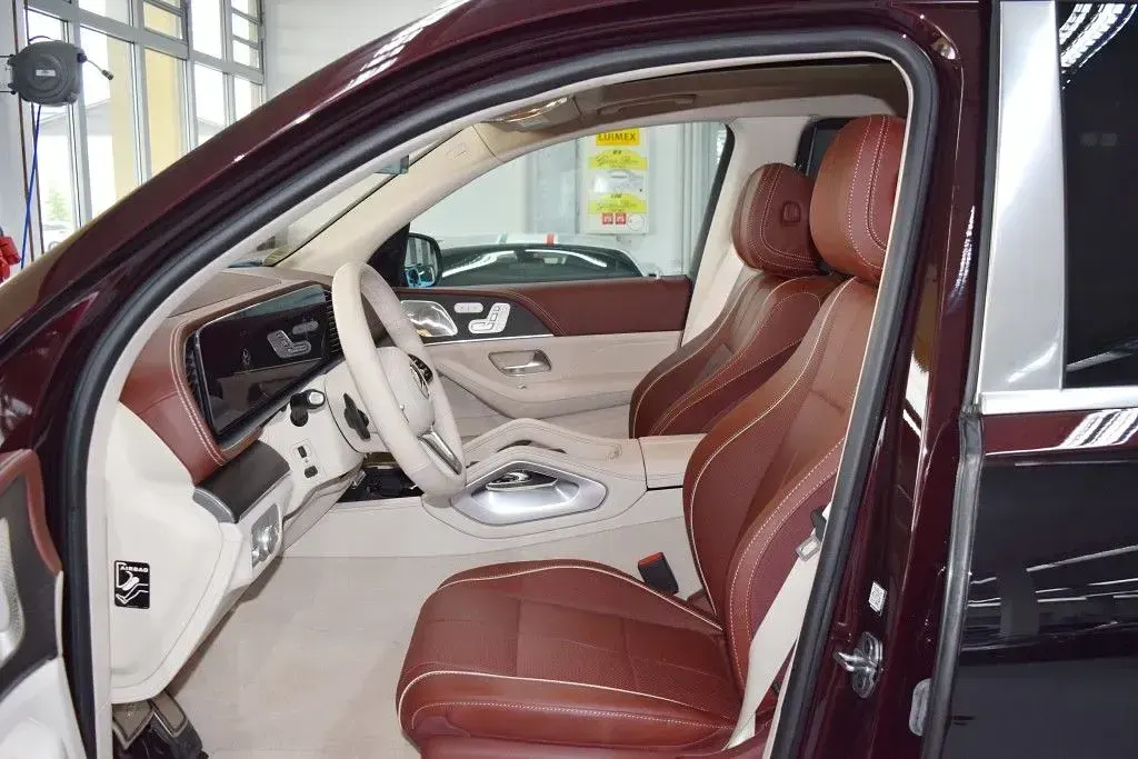 Gebraucht Mercedes GLS600 Maybach 557 PS (409 kW) 2023 197 obsidianschwarz / rubelitr SUV
