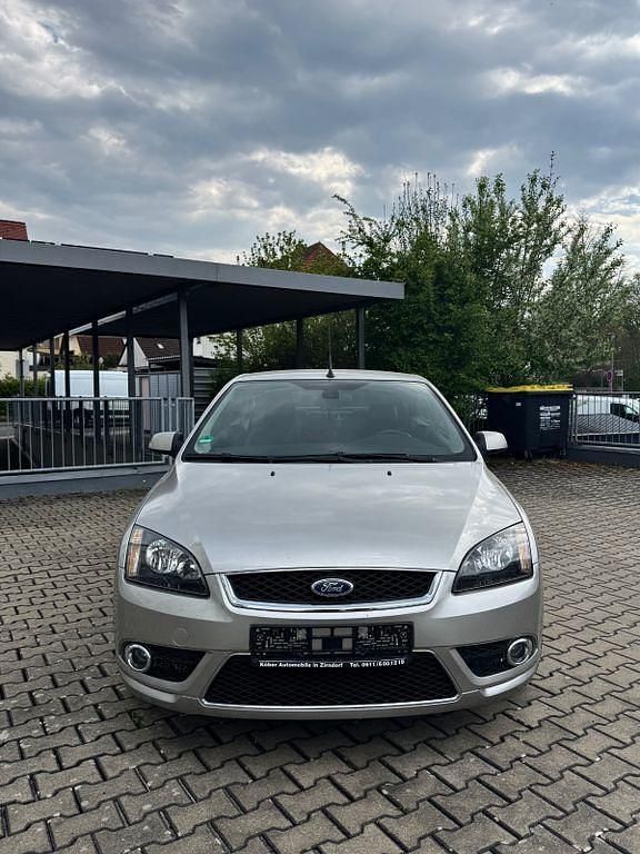 Gebraucht Ford Focus Cabriolet Titanium 145 PS (106 kW) 2007 Grau Cabrio