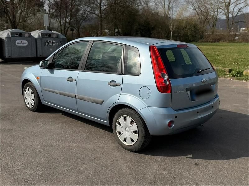 Gebraucht Ford Fiesta 69 PS (50 kW) 2007 Blau Kleinwagen