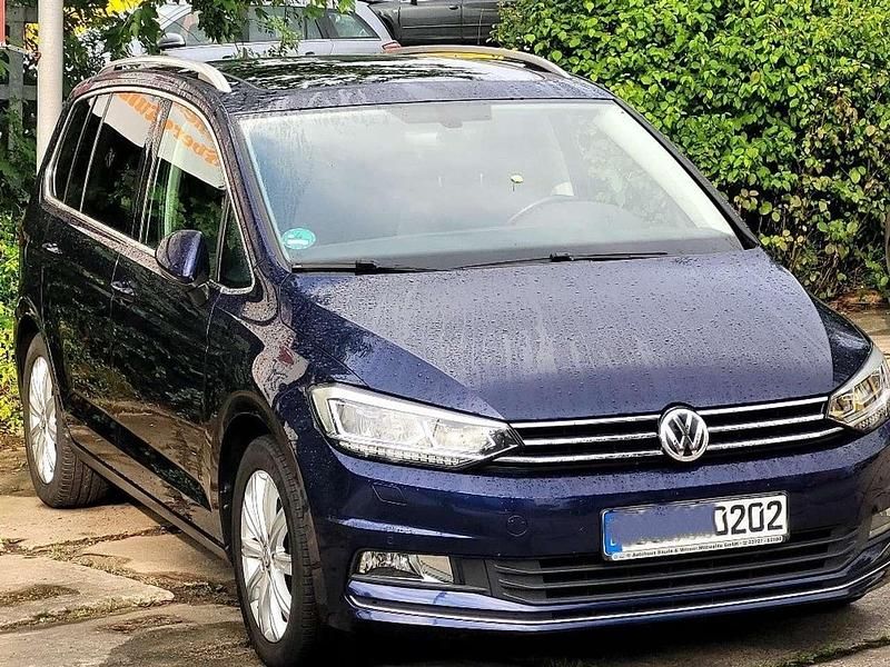 Atlantic blue metallic Gebraucht 2017 VW Touran Highline Van / Kleinbus | 20.790 € (Fairer Preis) - Bild 1/3