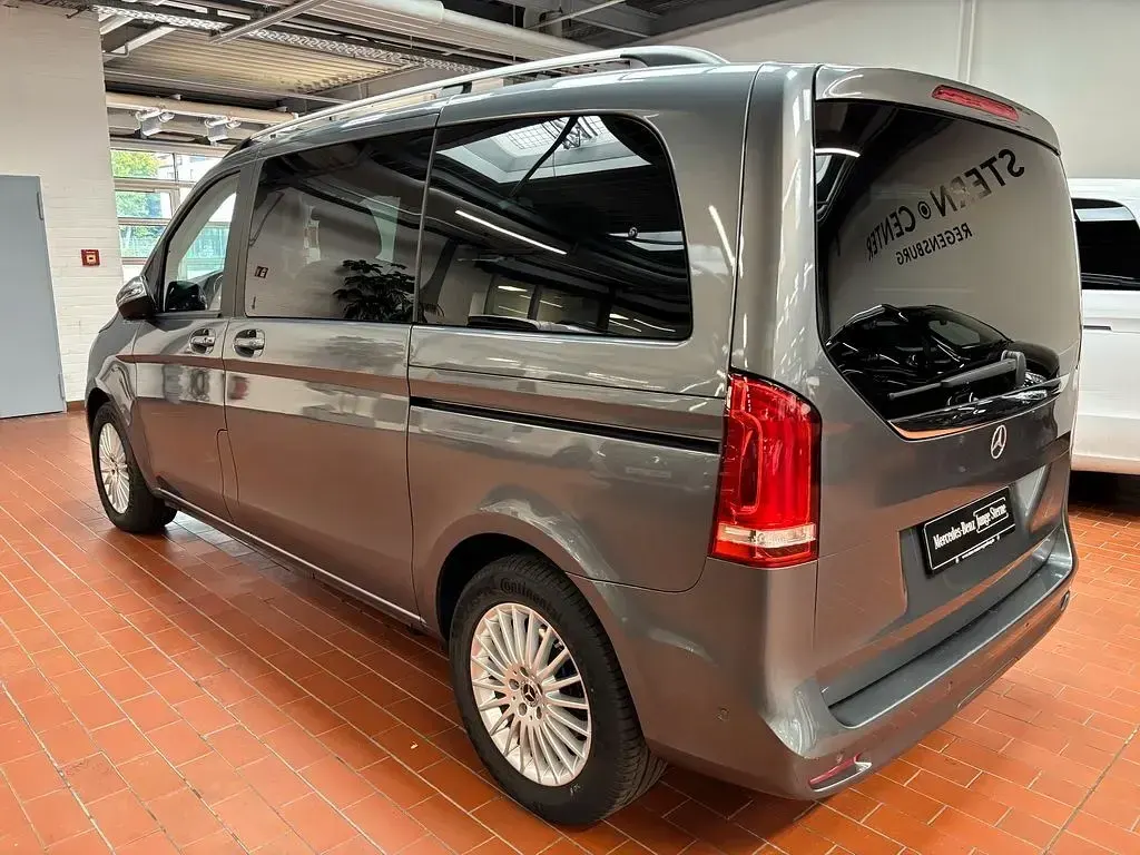 Gebraucht Mercedes V300 237 PS (174 kW) 2021 Grau Van / Kleinbus