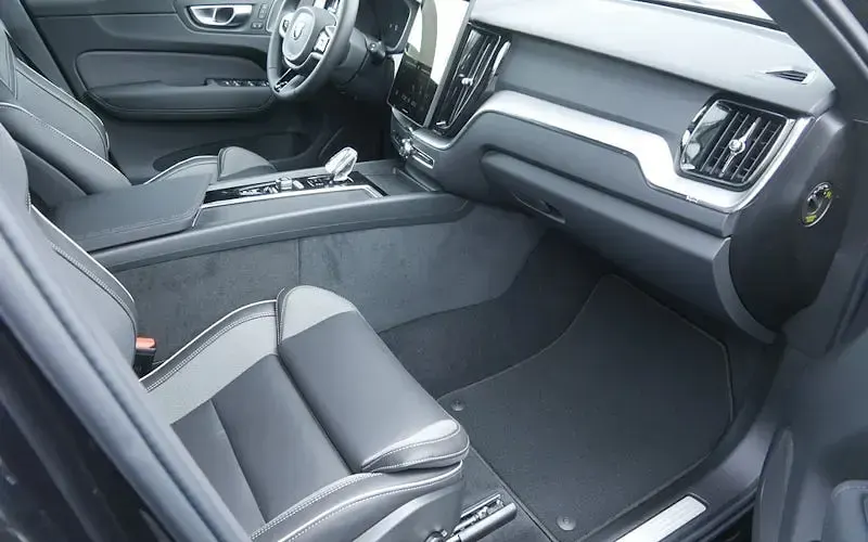 Gebraucht Volvo XC60 Plus 350 PS (257 kW) 2025 Onyx schwarz SUV