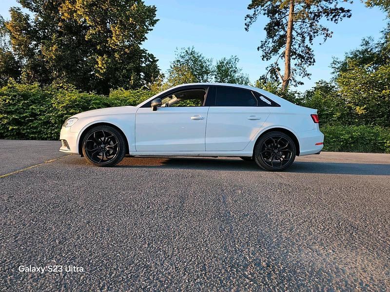 Weiß Gebraucht 2016 Audi A3 Limousine | 11.500 € (Fairer Preis) - Bild 1/4