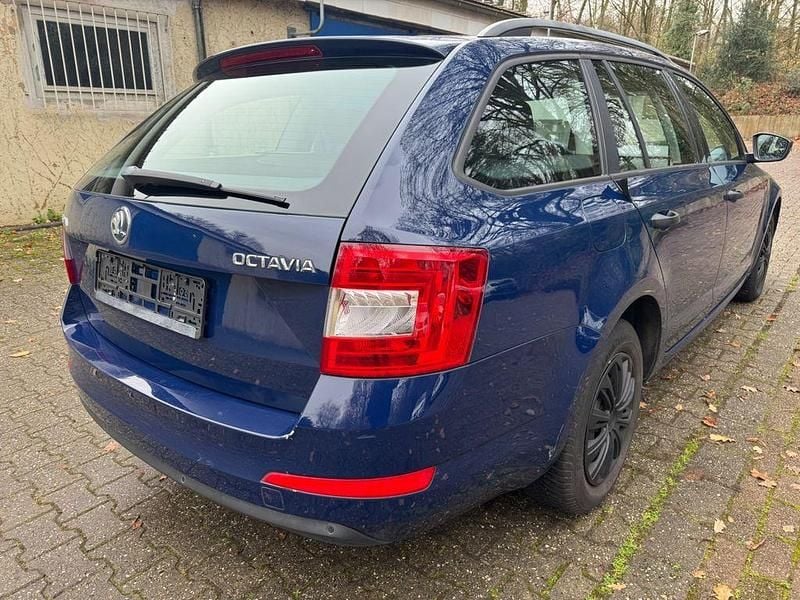 Gebraucht Skoda Octavia Active 105 PS (77 kW) 2014 Modra pacific/pacific blau Kombi