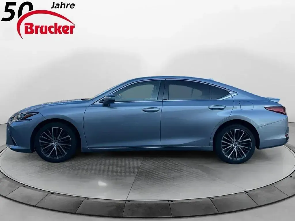 Gebraucht Lexus ES300H 218 PS (160 kW) 2023 Grau Limousine