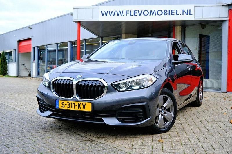 Grau Gebraucht 2020 BMW 116 Kleinwagen | 14.250 € (Fairer Preis) - Bild 1/4