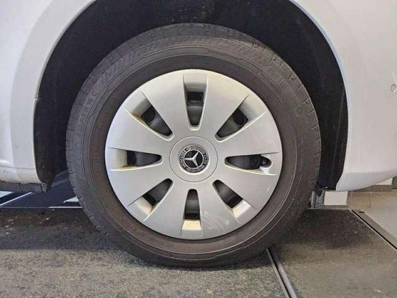 Arktikweiß Gebraucht 2022 Mercedes V220 Van / Kleinbus | 38.900 € (Superpreis) - Bild 1/4