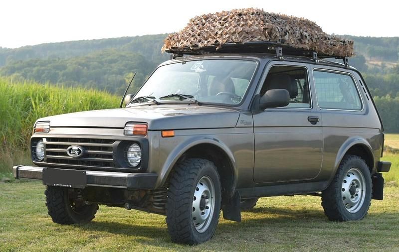 Braun Gebraucht 2018 Lada Taiga SUV | 11.499 € - Bild 1/4