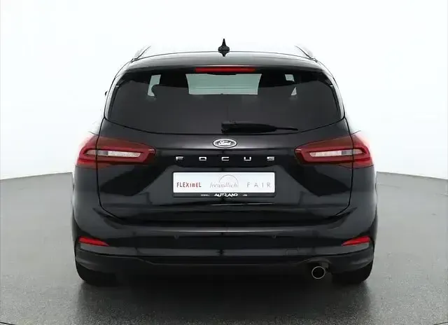 Gebraucht Ford Focus Titanium 125 PS (91 kW) 2024 Schwarz Kombi