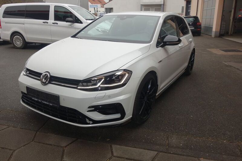 Weiß Gebraucht 2020 VW Golf VII R Limousine | 28.900 € (Fairer Preis) - Bild 1/4
