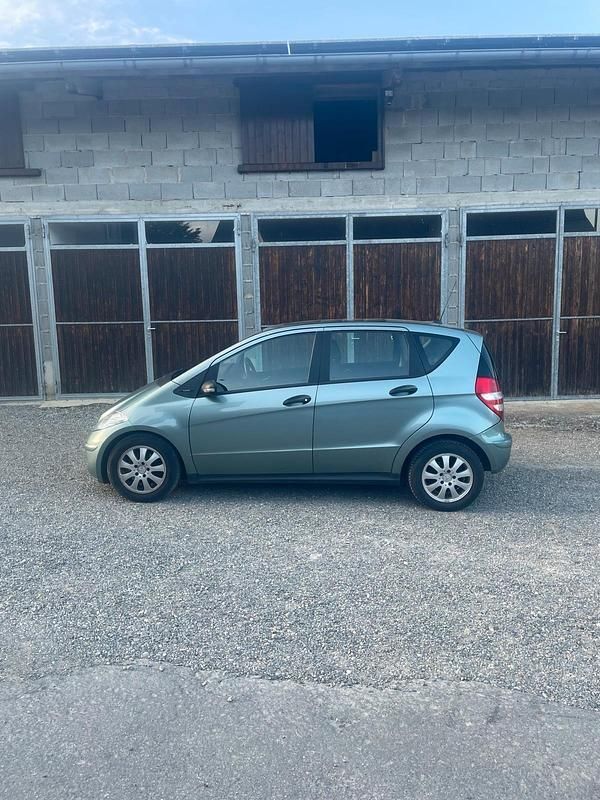 Blau Gebraucht 2005 Mercedes A180 Kleinwagen | 3.200 € (Fairer Preis) - Bild 1/4