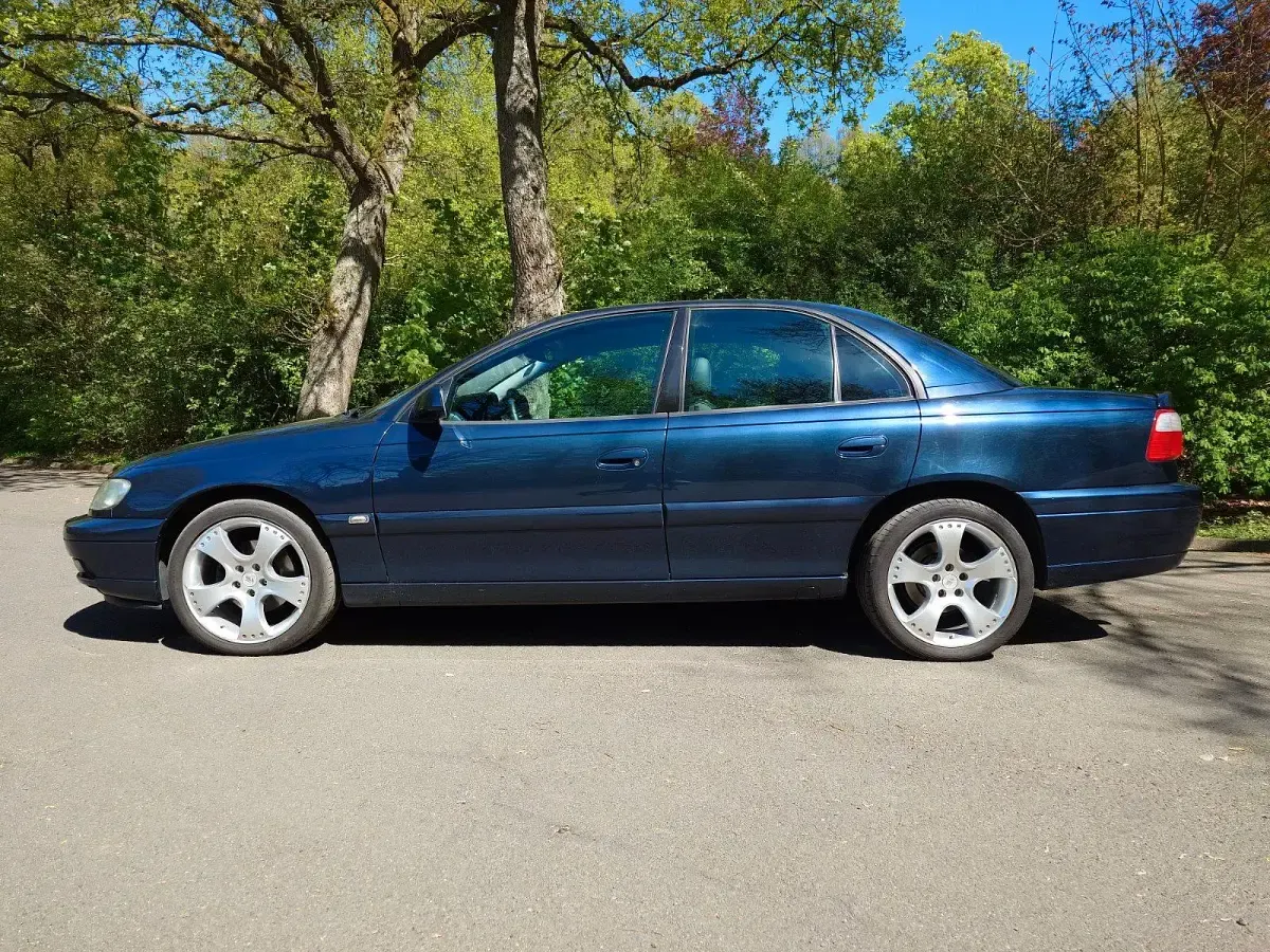 Second-hand Opel Omega 218 CP (160 kW) 2001 Albastru Berlinǎ
