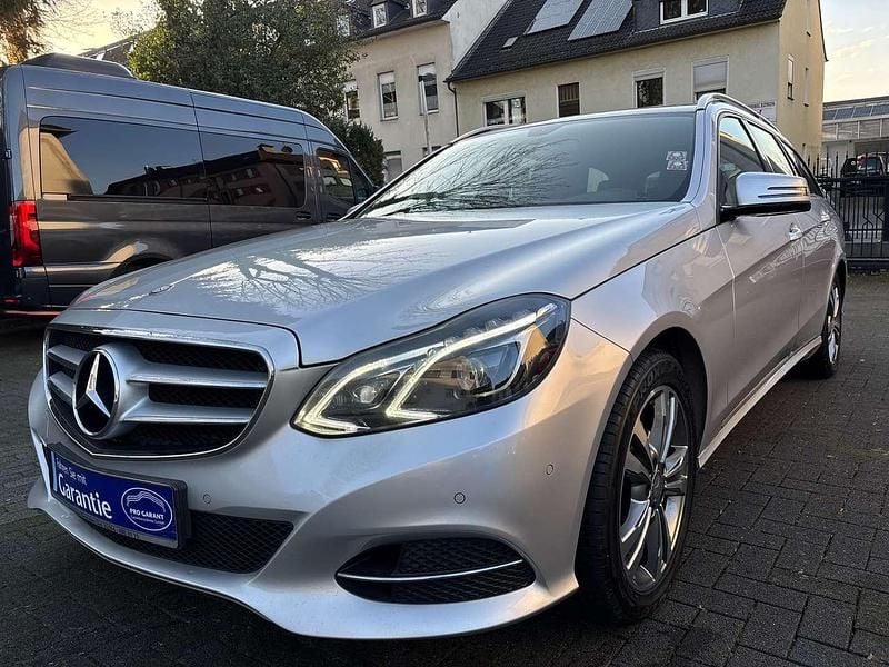 Gebraucht Mercedes E200 Avantgarde 136 PS (100 kW) 2015 Iridiumsilber Kombi