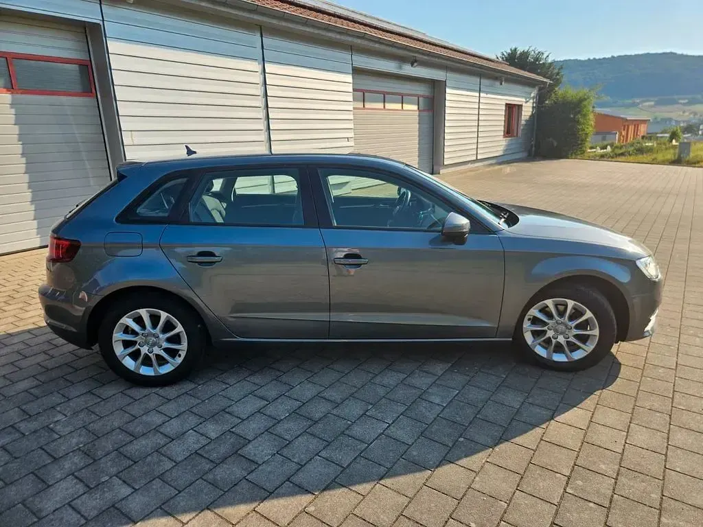 Gebraucht Audi A3 Ambiente 125 PS (91 kW) 2016 Grau Limousine