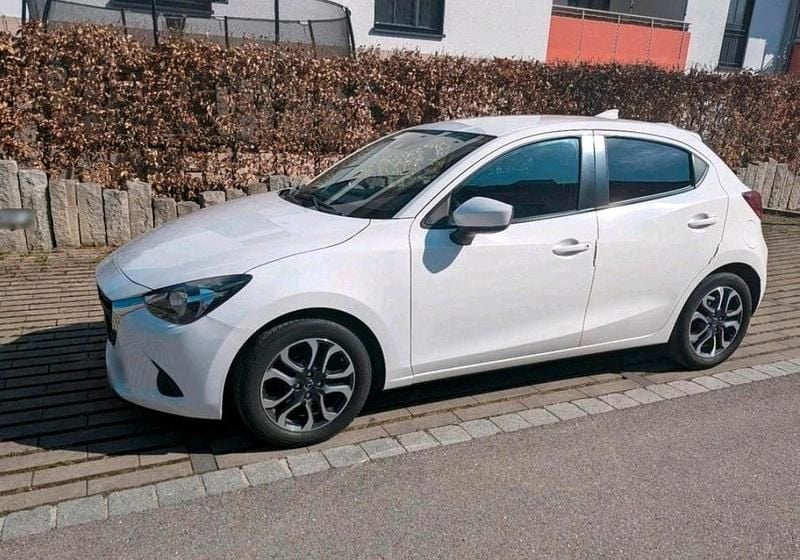 Used Mazda 2 75 HP (55 kW) 2017 White Hatchback