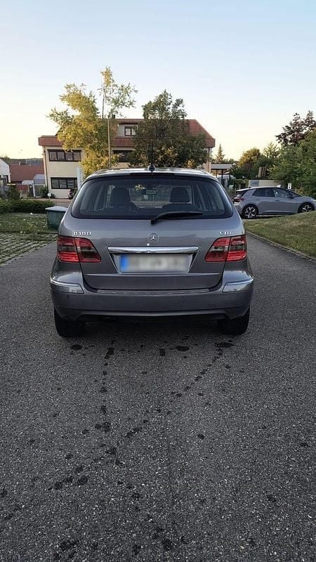 Gebraucht Mercedes B180 109 PS (80 kW) 2010 Grau Van / Kleinbus