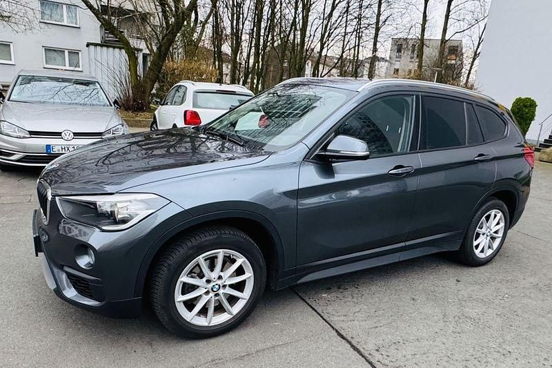 Grau Gebraucht 2016 BMW X1 Sport Line SUV | 14.600 € (Guter Preis) - Bild 1/4