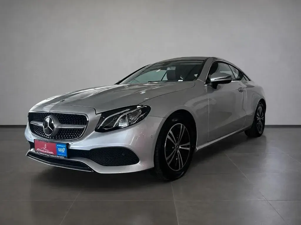 Gebraucht Mercedes E220 194 PS (142 kW) 2019 Silber Coupé