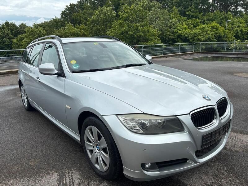 Silber Gebraucht 2010 BMW 318 Comfort Edition Kombi | 2.400 € (Superpreis) - Bild 1/4