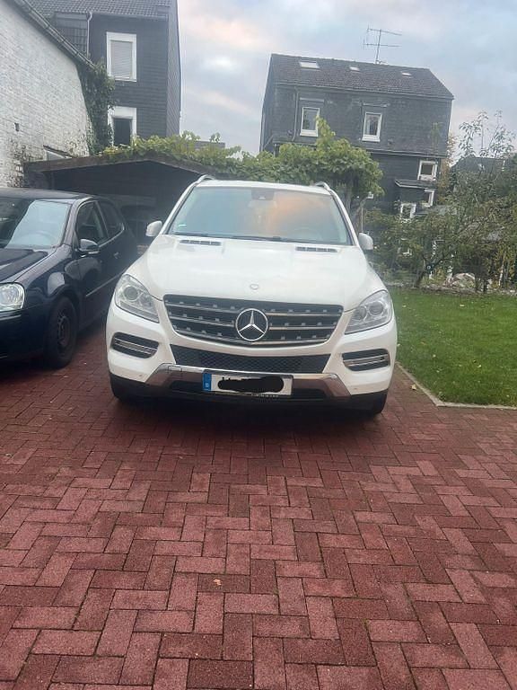 Second-hand Mercedes ML350 258 CP (189 kW) 2012 Alb SUV